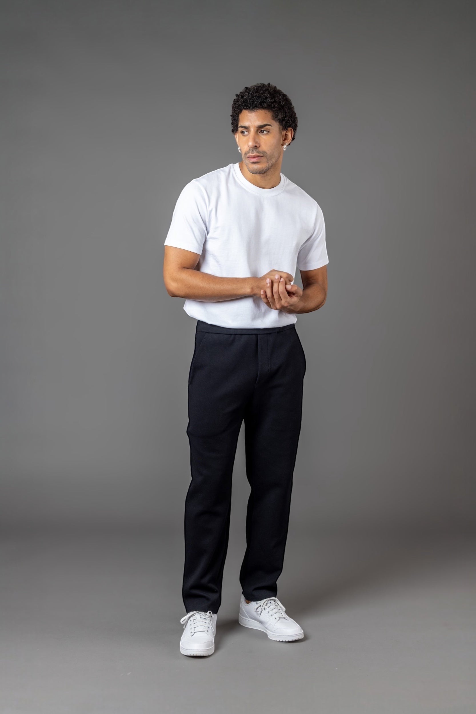 P10BLACKS, P10BLACKM, P10BLACKL, P10BLACKXL, P10BLACKXXL, P10BLACK3XL
Herren Jogginghose für Alltag und Reisen – mit Stretch und Zip-Tasche