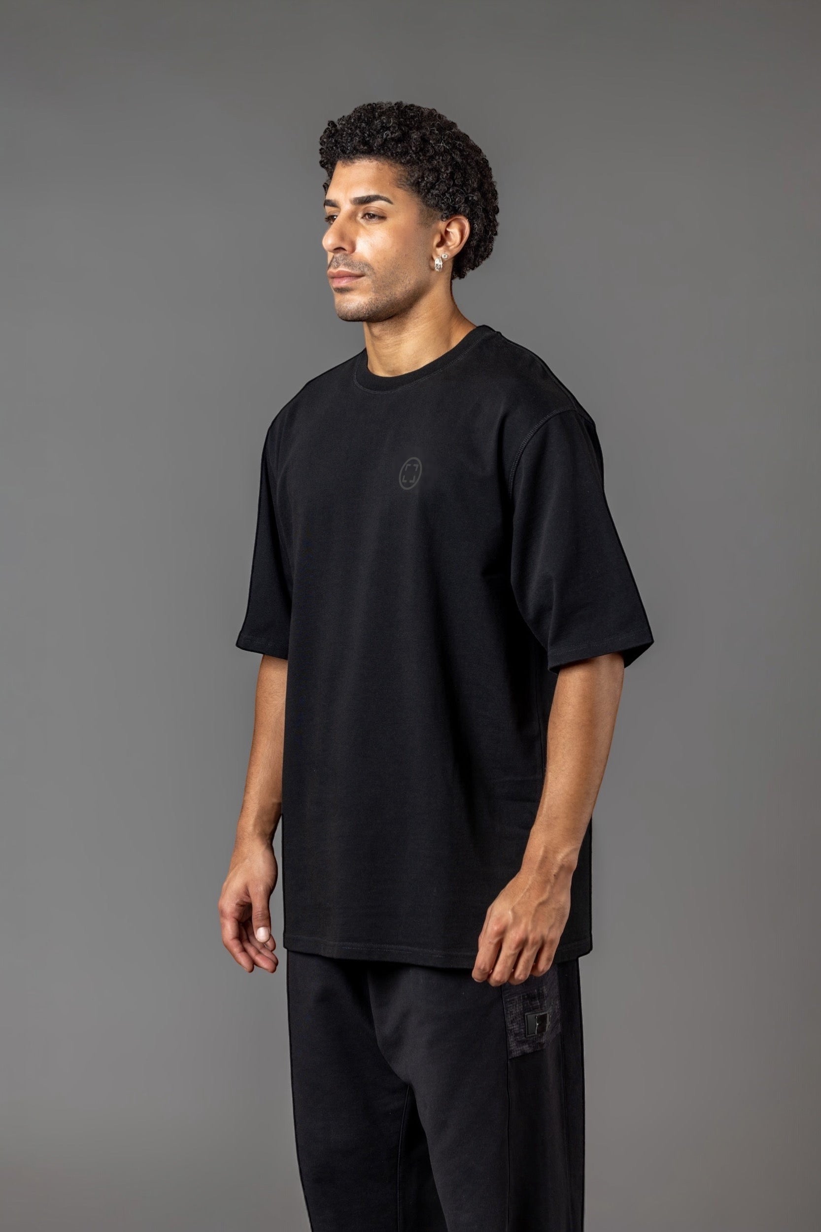 OVERSIZE LOGO T-SHIRT “T5" BLACK